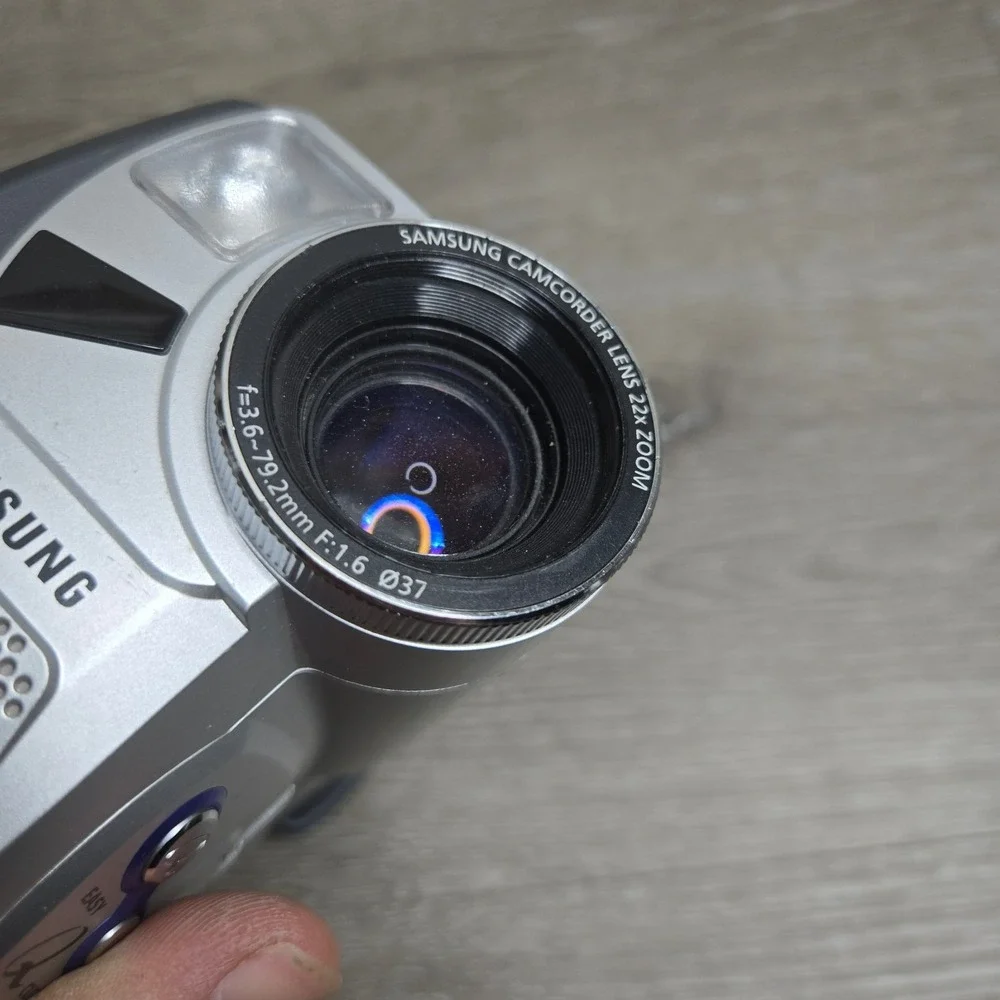 Samsung SCL906 NTSC Video Camera Camcorder (No battery or charger) As Is